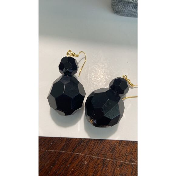 black bead earrings gold tone - Picture 3 of 4